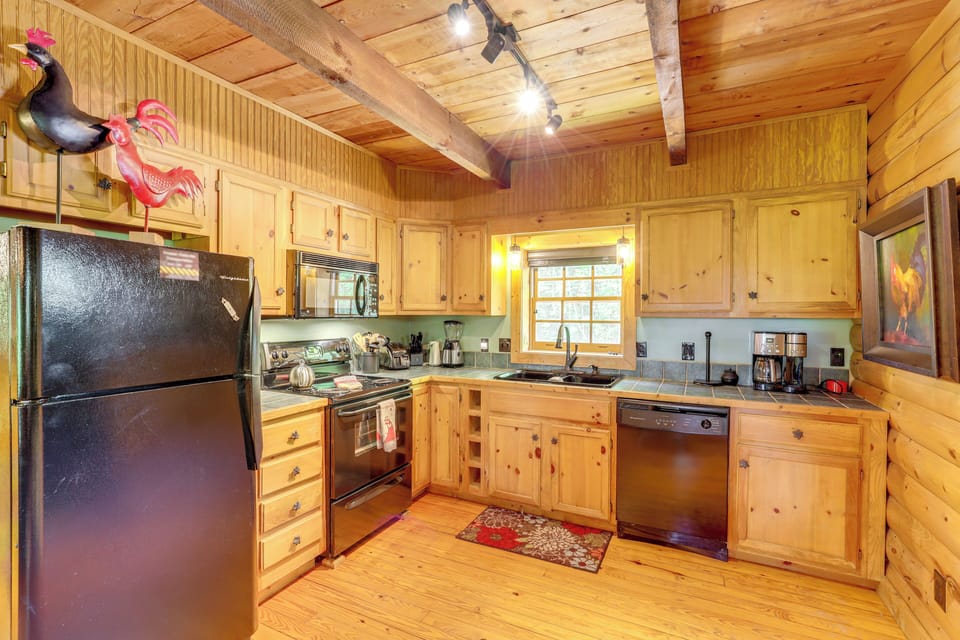 Kitchen | Dual Drip/Single-Serve Coffee Maker | Dishwasher | Cooking Basics