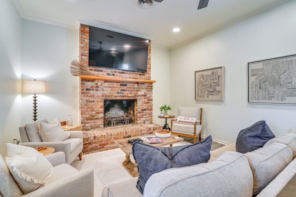 Starkville Vacation Rental | 2BR | 1BA | 1,200 Sq Ft | Stairs Required