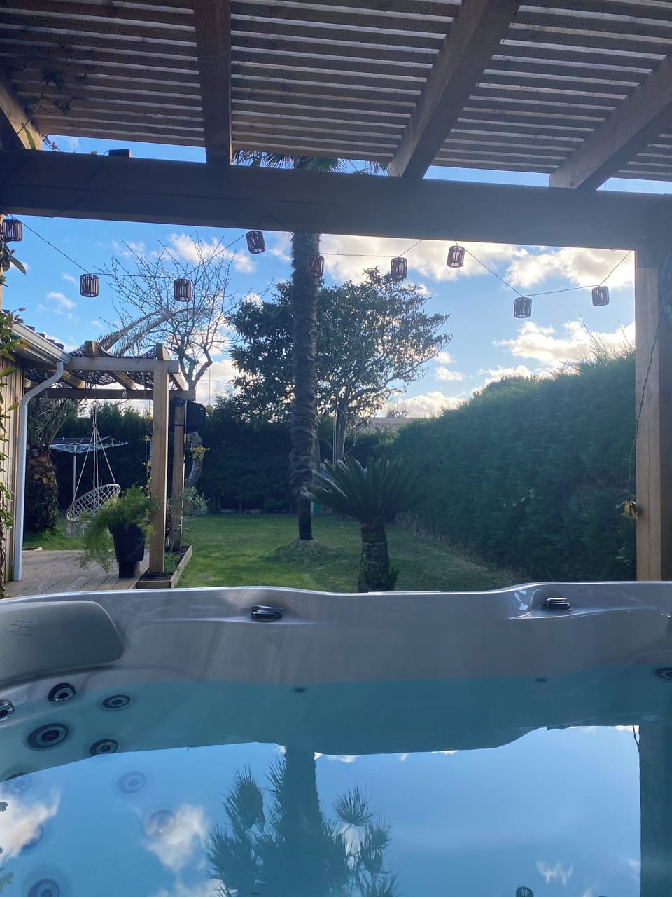 Outdoor spa tub