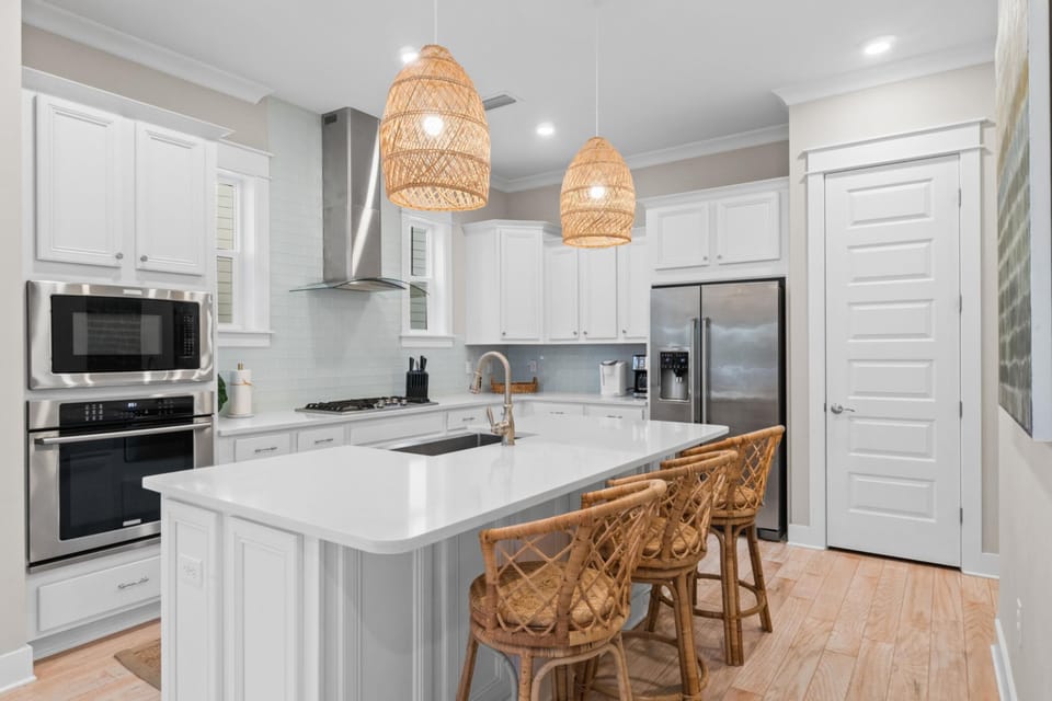 Kitchen with Breakfast Bar