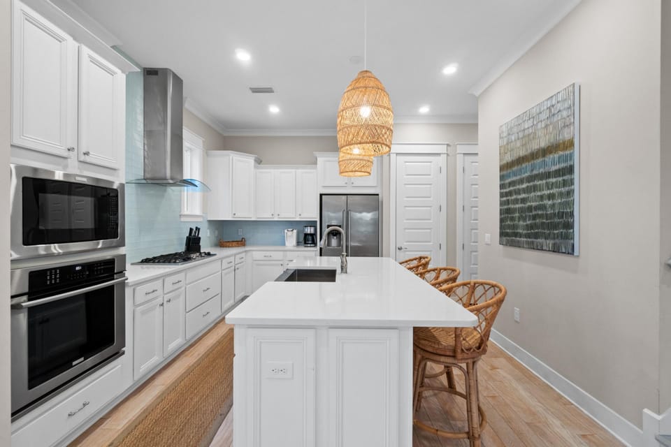 Kitchen with Breakfast Bar