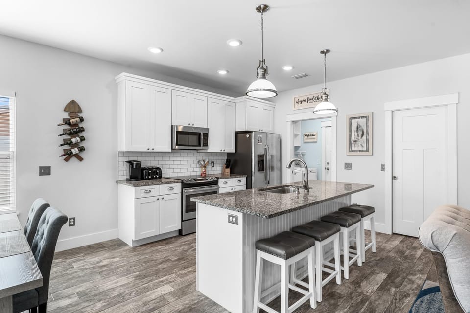 Kitchen with Breakfast Bar
