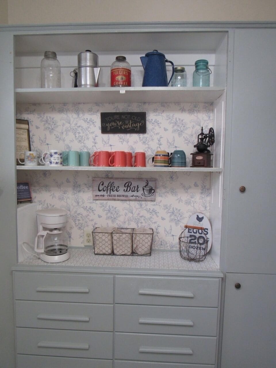 Coffee bar:  regular and decaf coffee, tea, sugar and creamer all available
