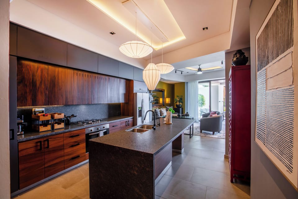 Kitchen — Elegant and fully equipped