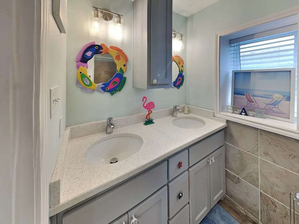 Full Size Bathroom