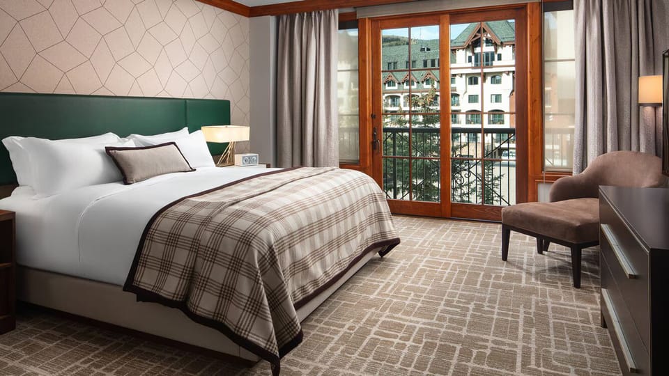 Master Bedroom w/King Bed