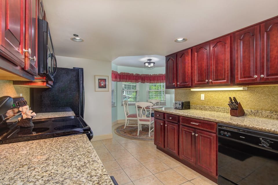 Cs Creekside Condo's fully-equipped kitchen