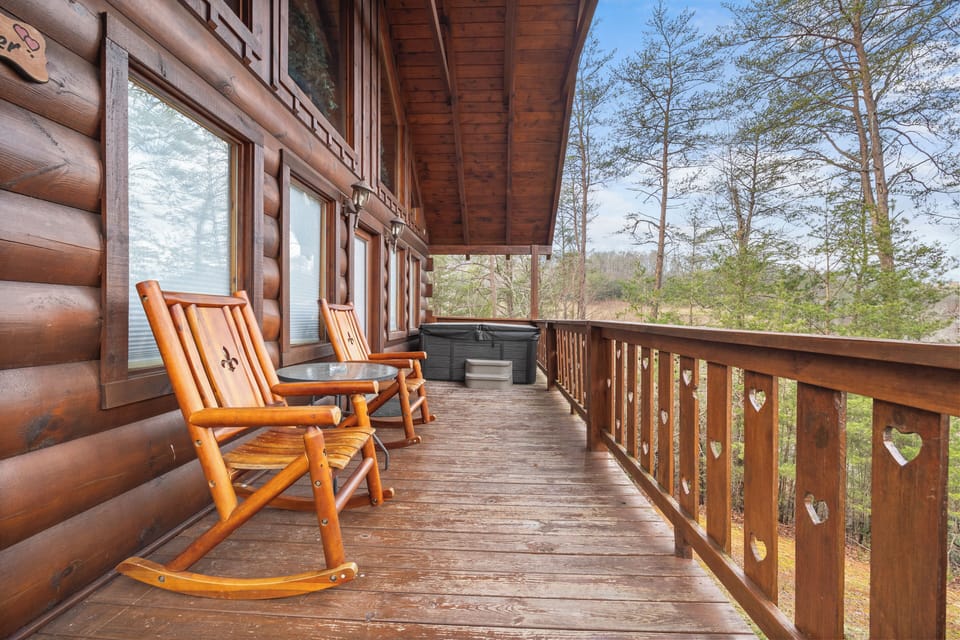 Deck at always & forever a 1 bedroom cabin rental located in pigeon forge