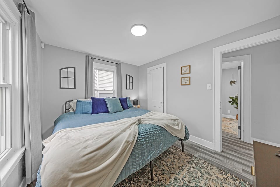 Indoors, Home Decor, Bed, Furniture, Bedroom