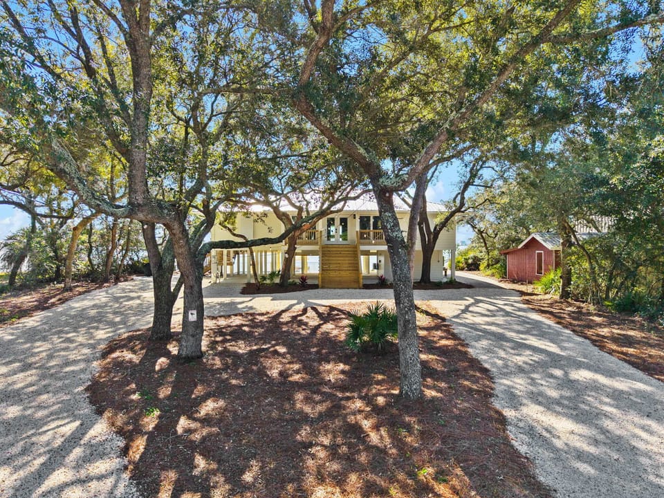 Circle drive with plenty of of parking.