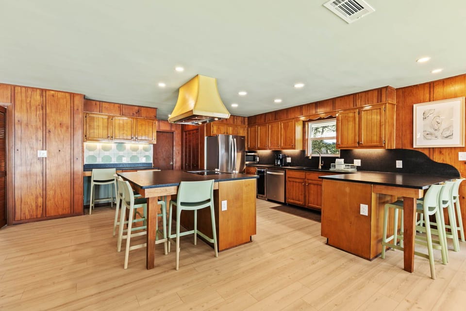 Fully equipped kitchen with bar seating for 8.