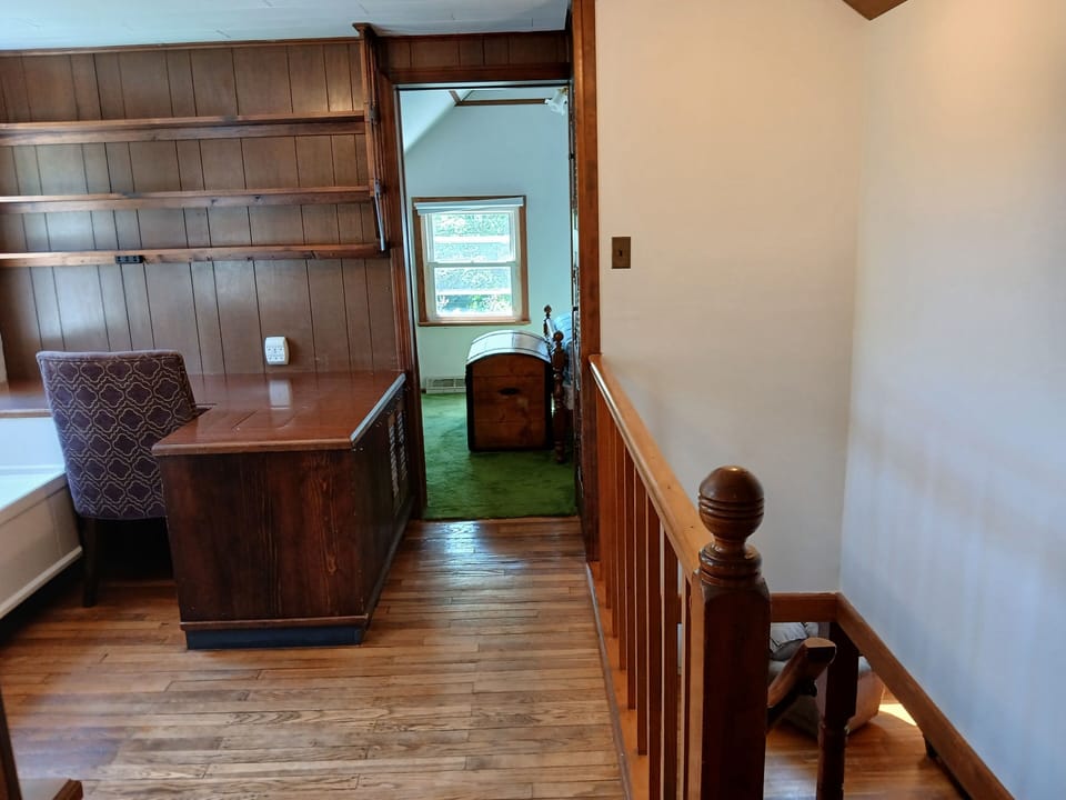 Office/hang out space upstairs between bedrooms