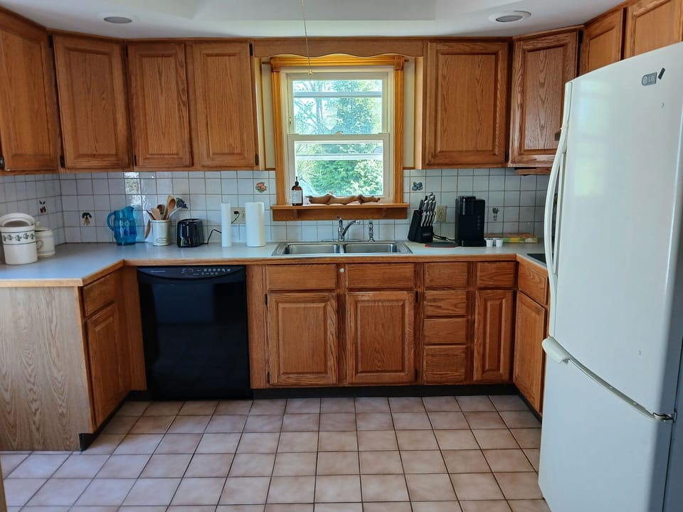 Kitchen - fully equipped - all pots, pans, plates, silverware, and appliances