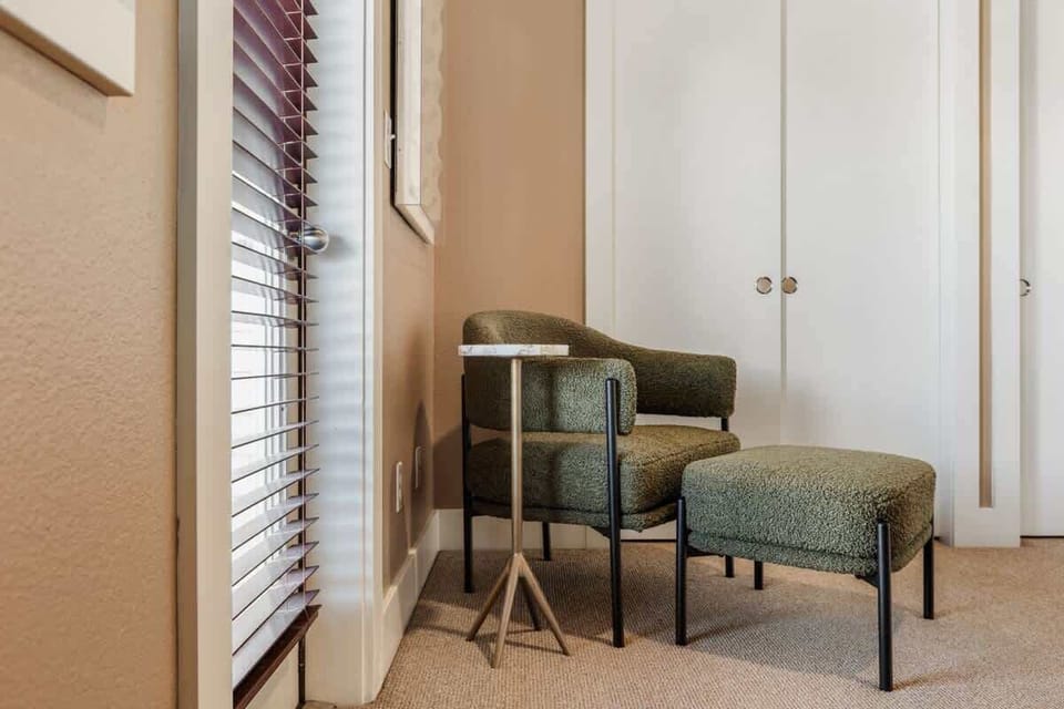 Primary bedroom seating