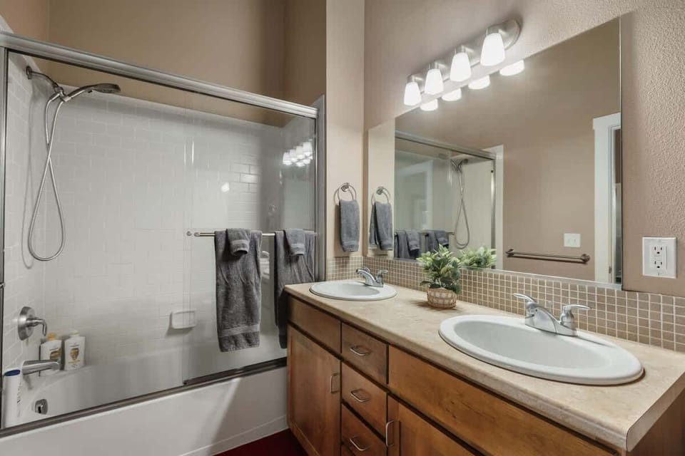 Double vanity primary bathroom