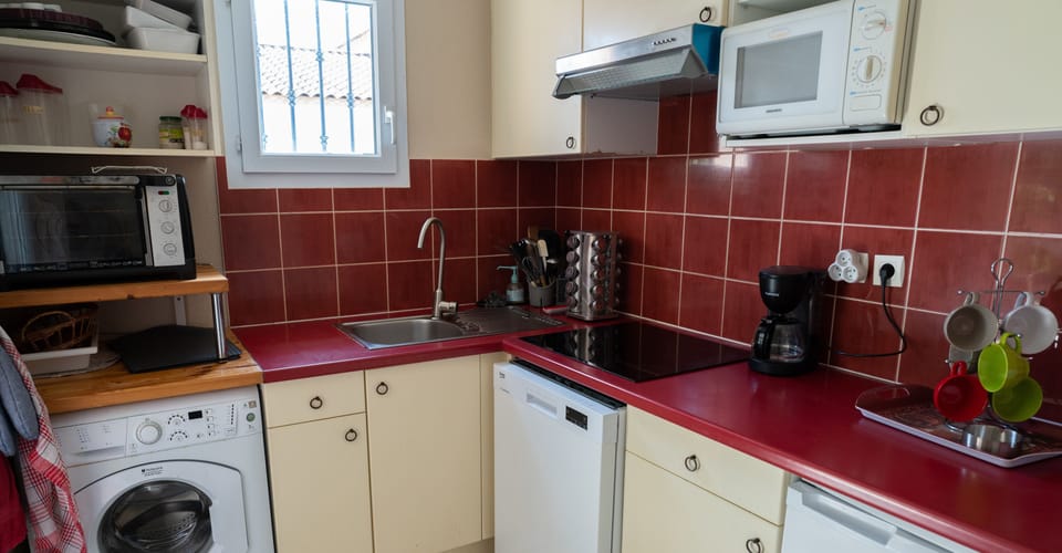 Fully equipped kitchen with dishwasher, washing machine etc.