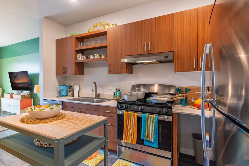 Handy kitchen set up for any chef 🍳