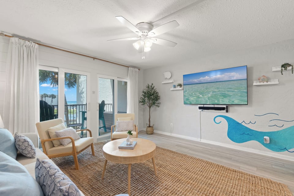 Coastal chic living room w/views of the Gulf, Smart TV, plush sleeper sofa