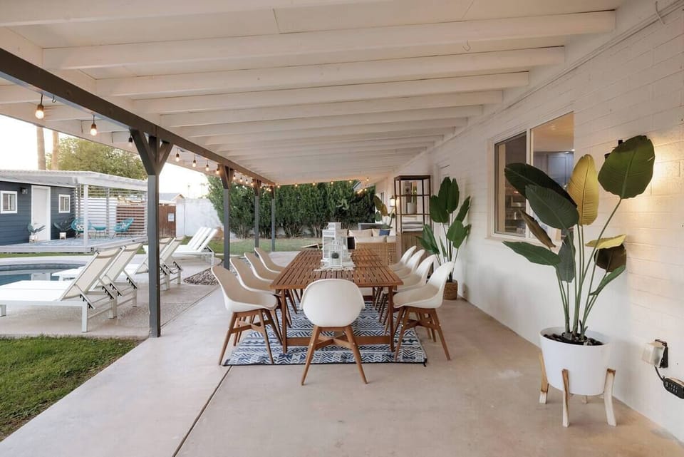 Outdoor dining
