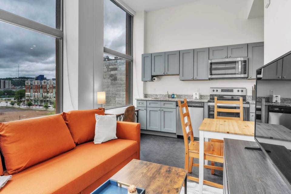 Living and kitchen area 