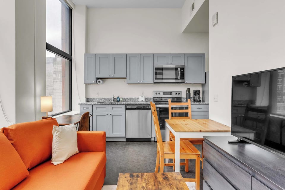 Living and kitchen area 