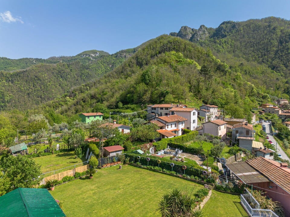 Mountainous Landforms, Mountain, Hill, Vegetation, Highland, House, Residential Area, Landscape, Hill Station, Rural Area