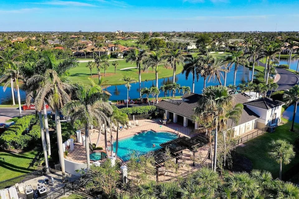 Palmas del Sol pool, spa and clubhouse with outdoor grills