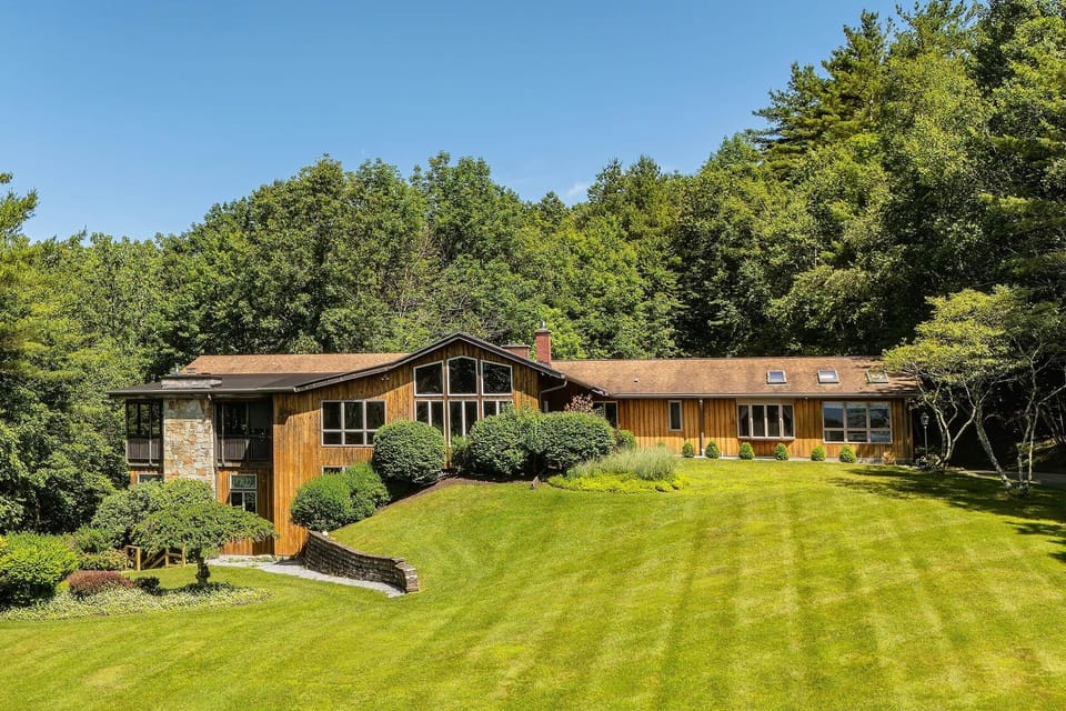 20 Private Acres with a View