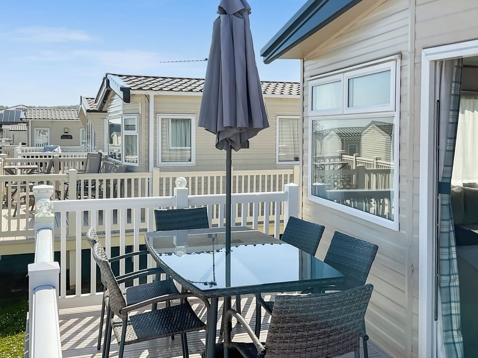 Sitting-out-area | Seaside Jollys, Blue Anchor