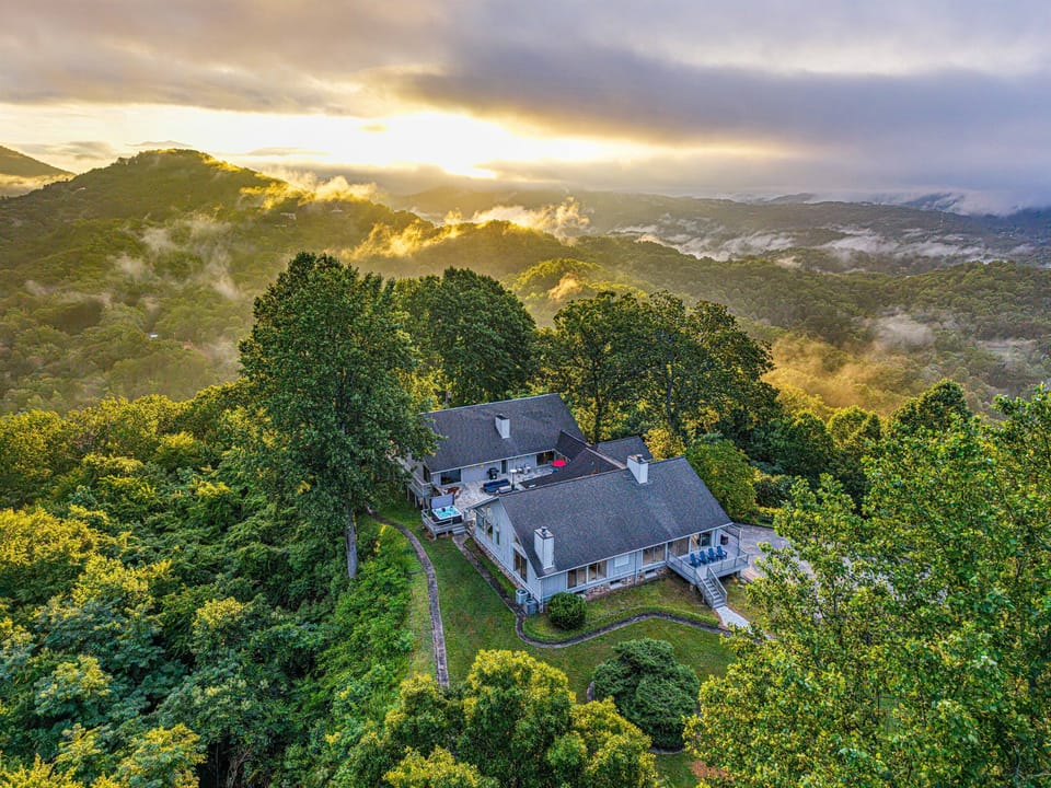 Mountain Getaway: Breathtaking views and lush surroundings invite adventure and relaxation!