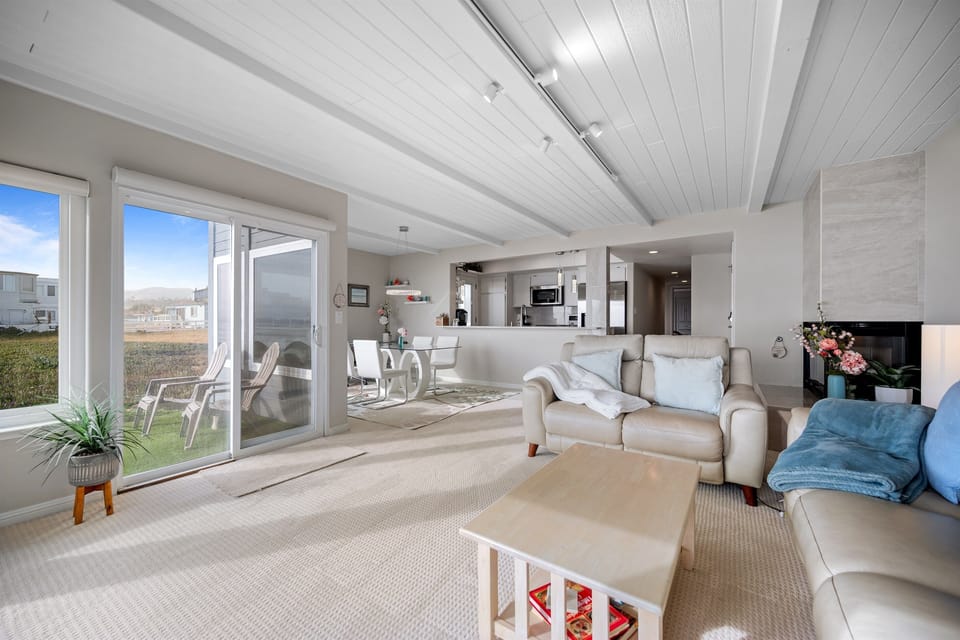 Open concept living room. dinning room and kitchen