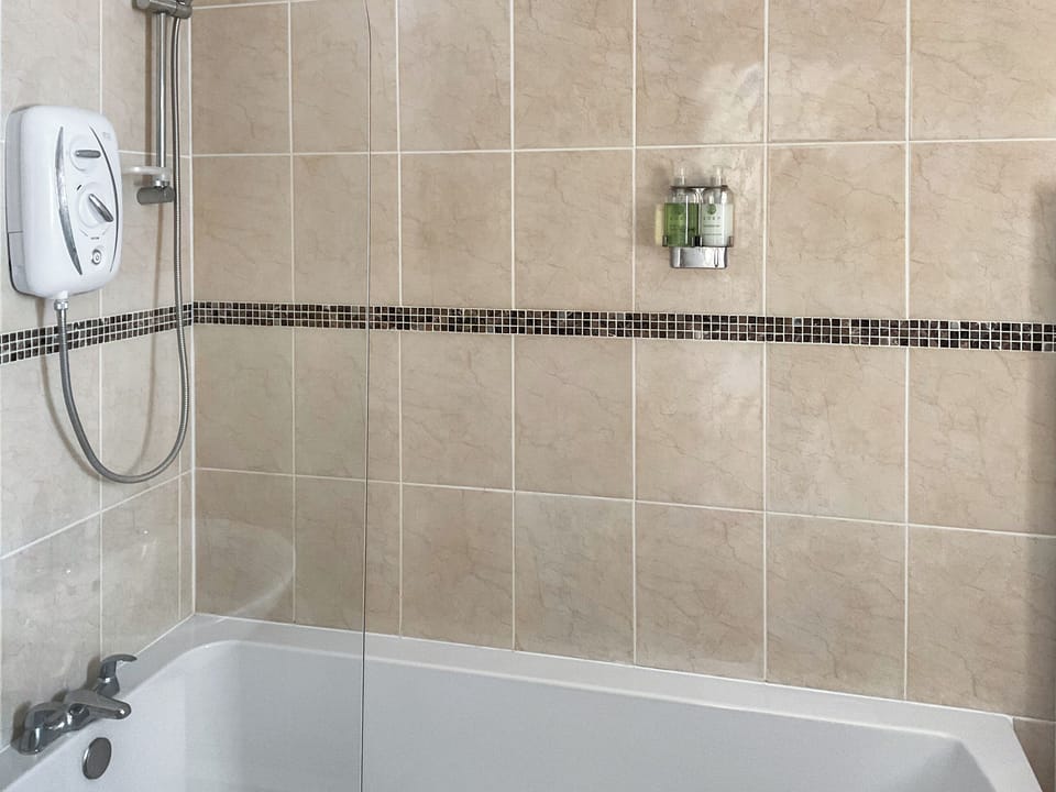 Bathroom | Kookaburra Lodge, Brecon