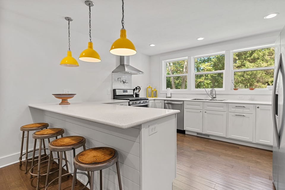 Kitchen with seating for 4pp at island, microwave, dishwasher. 