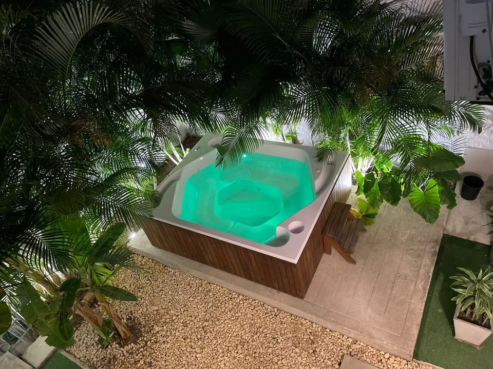 Outdoor spa tub