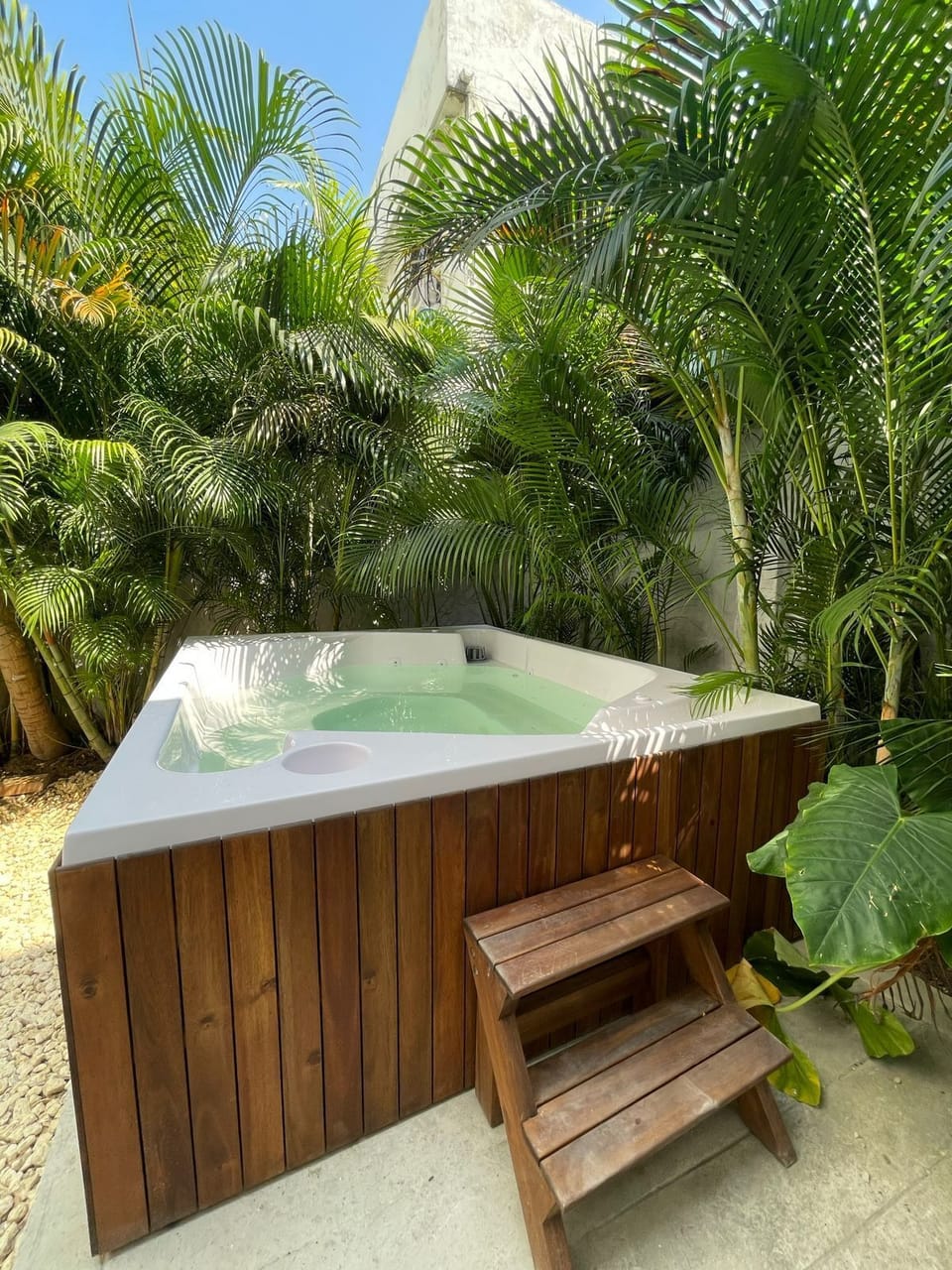 Outdoor spa tub