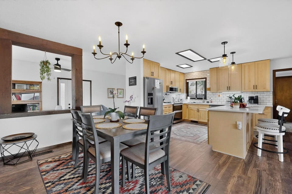 Dining room table for 6