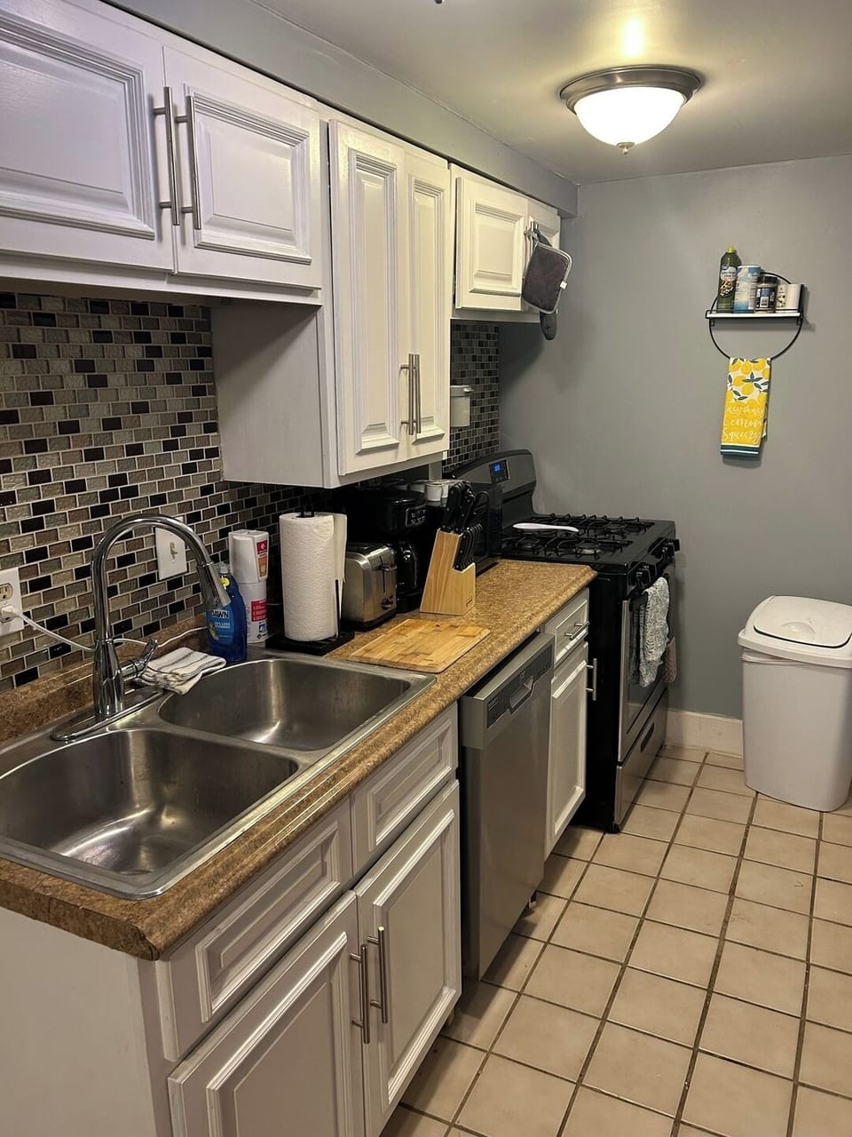 This is a small, but, very well equipped kitchen. See other photos. 