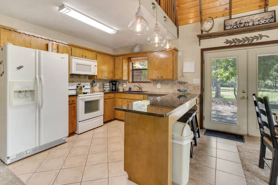 Fully stocked kitchen with bar seating for 3