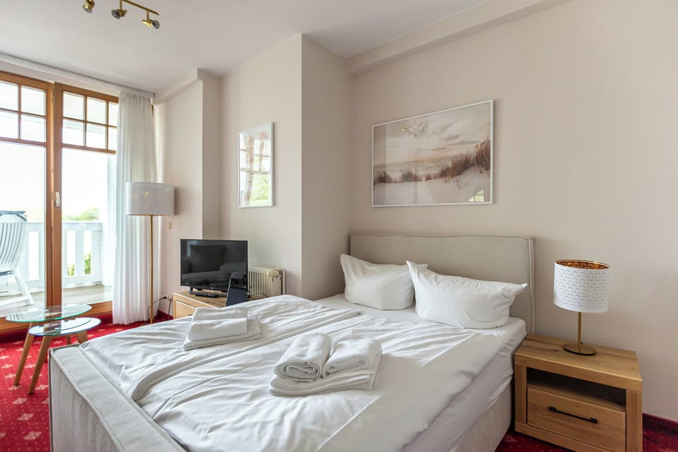 Cozy Bedroom with Double Bed and Balcony.
