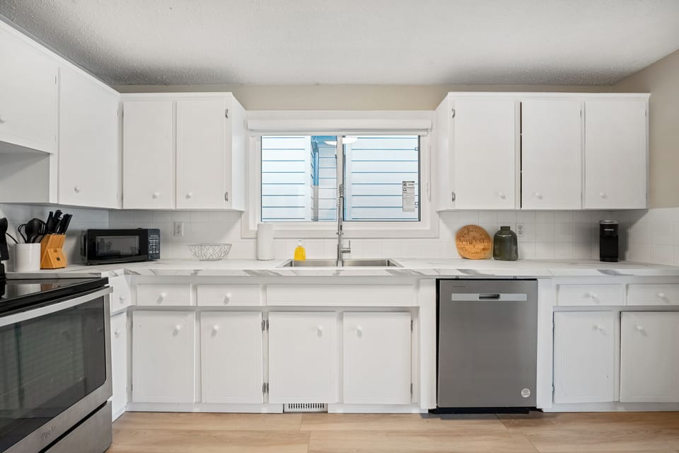 Modern and fully equipped for all your cooking needs.