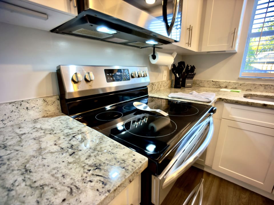 🍽️ A chef's dream! Granite countertops, a premium stainless steel stove with overhead range hood, and a full knife block — this kitchen is stocked and ready for your best home-cooked meals! 🥘✨