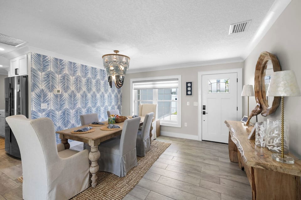 Entrance/ Dining room