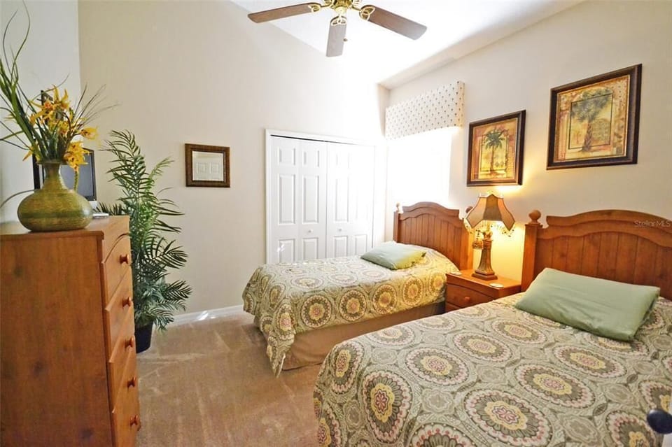 Bedroom #4 with 2 Twin Beds