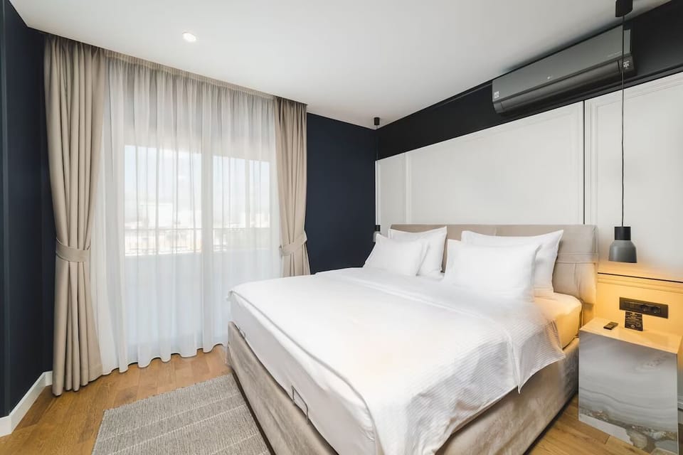 Unit with one King bed