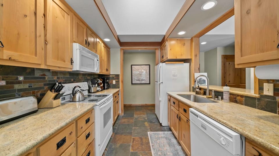 Beautifully updated chef's kitchen