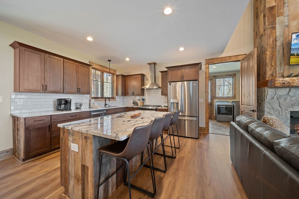 Additional Seating at the Kitchen Island