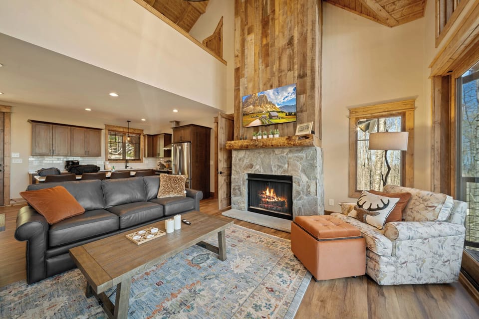 Open Main Floor with Living Room, Kitchen and Dining