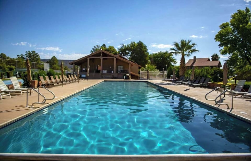 Family pool & hot tub.