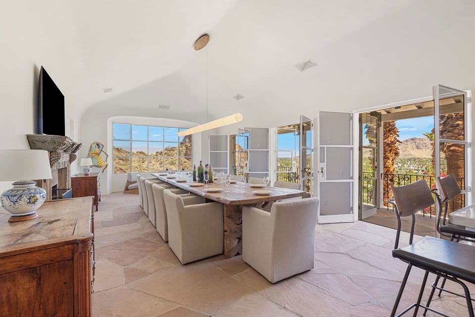 Formal dining room