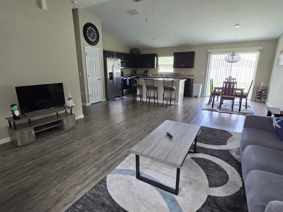 Living & Kitchen Spaces
